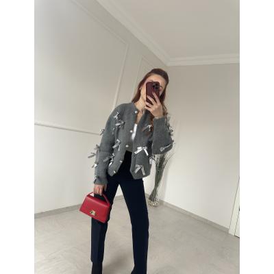 KURDALE DETAYLI GRİ HIRKA